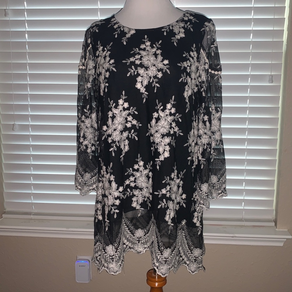 NorthStyle Black & White Lace Blouse
